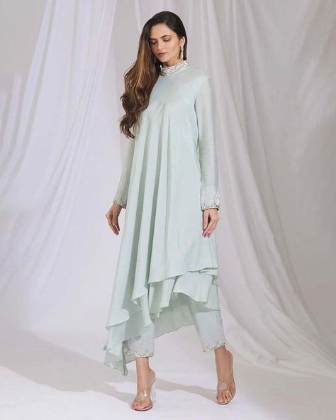 Ariyana Couture on Instagram: "Elevate your ethnic wardrobe with our powder blue kurta set featuring a chic asymmetric hem & placement beadwork. #ariyanacouture…" Layered Kurta, Asymmetric Kurta, Fancy Kurti, Palazzo Set, Couture Embroidery, Pant Set For Women, Blue Saree, Party Wear Indian Dresses, Couture Designers