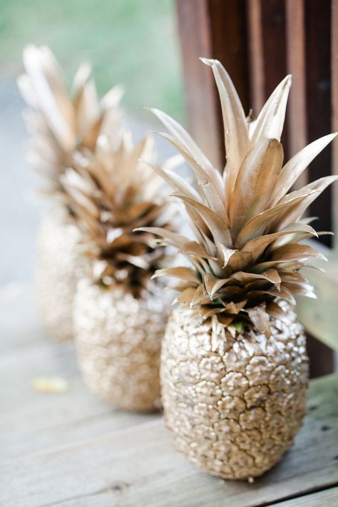 Spray-Painted Pineapples: Spray-painting real pineapples is a cheap and easy DIY, and they are a great addition to the party decor.  Source: KCB Photography Diy Snowman Crafts, Ibiza Party, Crafts Simple, Snowman Crafts Diy, Pina Coladas, Chic Bridal Showers, Tropical Bridal, Tropical Bridal Showers, Fiesta Tropical