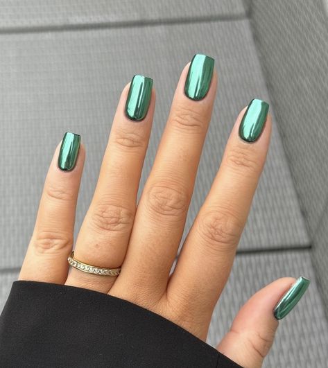 Chrome Green Acrylic Nails, Holiday Nails Green Chrome, Green Chrome Square Nails, Green Chrome Gel Nails, Green Chrome St Patricks Day Nails, Chrome Emerald Nails, Chrome St Patricks Day Nails, Crome Green Nail, Emerald Green Nails With Chrome