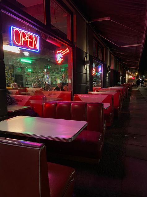 American Restaurant Aesthetic, Red Diner Aesthetic, Old Fashioned Diner Aesthetic, Diner Asthetic Picture, Cute Diner Aesthetic, Neon Diner Aesthetic, Old Diners Vintage, American Dinner Aesthetic, American City Aesthetic