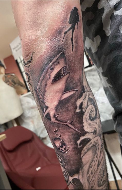 #sharktattoo #scubadivertattoo #underwatertattoo Waves Tattoo Men, Underwater Tattoo Ideas, Scuba Diver Tattoo, Maine Tattoo, Underwater Tattoo, Diver Tattoo, Iron Man Tattoo, Man Tattoo, Shark Tattoo