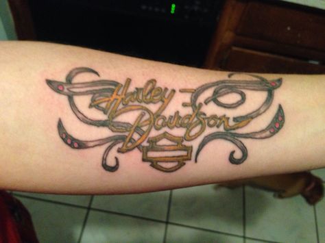 A new feminine Harley Davidson tattoo. Done by Carlo P. In El Paso TX Clean & Serene Tattoos. Harley Tattoos For Women, Harley Davidson Tattoos For Women, Harley Davidson Painting, Harley Davidson Birthday, Harley Tattoos, Harley Davidson Quotes, Harley Davidson Wedding, Harley Davidson Helmets, Harley Davidson Tattoos