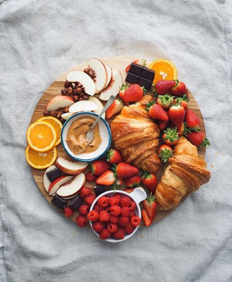 * Fruits, berries, croissants & chocolate. All my faves in one pic. ♥️ double-tap if you feel the same! ✨ Healthy Breakfast Menu, Romantic Breakfast, Breakfast Platter, My Things, Party Platters, Läcker Mat, Think Food, Deilig Mat, Food Platters