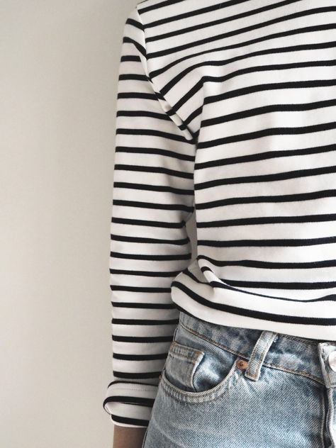 Breton Stripes Outfit, Black And White Striped Shirt, Dress Like A Parisian, Breton Stripes, Fashion Basics, Winter Mode, Stripe Outfits, Black And White Shirt, Looks Style