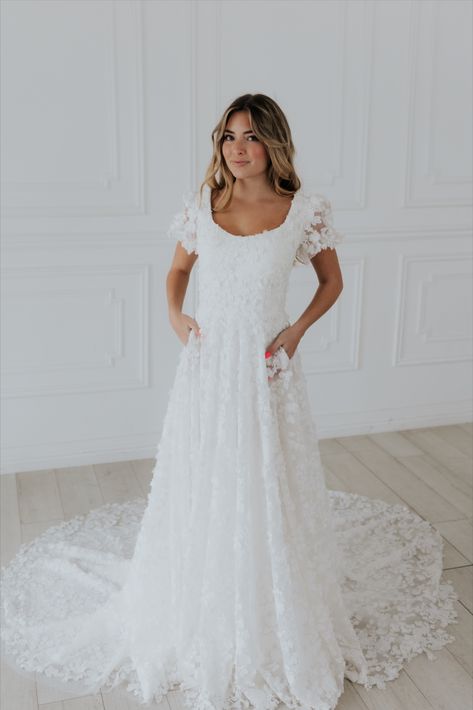 Floral Ballgown, Utah Wedding Dress, Short Sleeve Wedding Dress, White Wedding Gowns, Wedding Dress With Pockets, Pretty Wedding Dresses, Floral Wedding Dress, Dream Wedding Ideas Dresses, Future Mrs