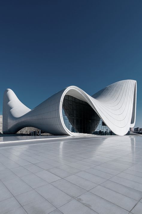 Heydar Aliyev Cultural Center is one of the most important and famous buildings of Azerbaijan. The center, which results from the competition that the country opened for constructing a cultural center with a modern approach, owes its reputation to Zaha Hadid, who always admires her understanding of design. Heydar Aliyev Cultural Center, where the Zaha Hadid aesthetics can be seen most clearly and known worldwide, has a lot to say in the name of deconstructivism. Futurism Architecture, Zaha Hadid Buildings, Neo Futurism, زها حديد, Zaha Hadid Architecture, Zaha Hadid Design, Deconstructivism, Famous Architecture, Famous Buildings