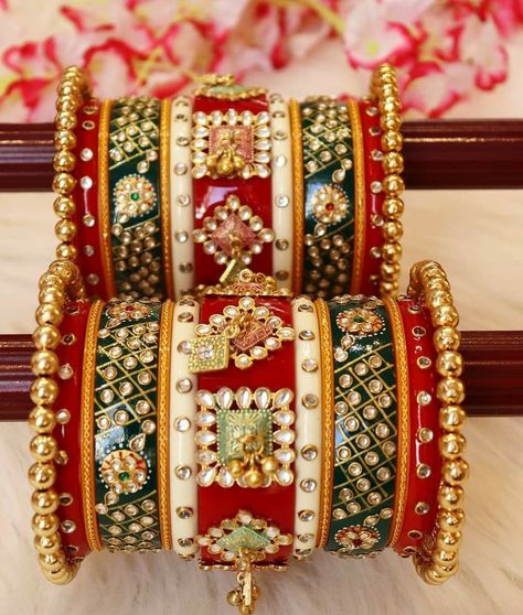 Rajwadi Bangles, Bridal Jewelry Sets Brides, Bangle Design, Indian Wedding Jewelry Sets, Bridal Chura, Gold Bangle Set, Indian Bridal Jewelry Sets, Antique Jewellery Designs, Indian Jewellery Design Earrings