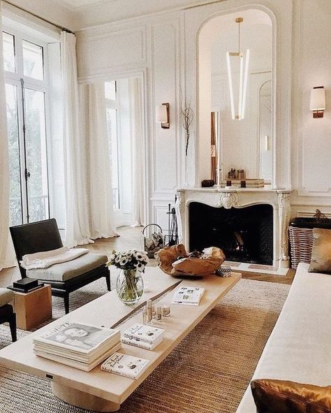 Parisian Style Apartment, Interior Design Per La Casa, Antique Fireplace, French Home Decor, Elegant Living Room, Elegant Home Decor, Traditional Interior, Ceiling Windows, Apartment Living Room