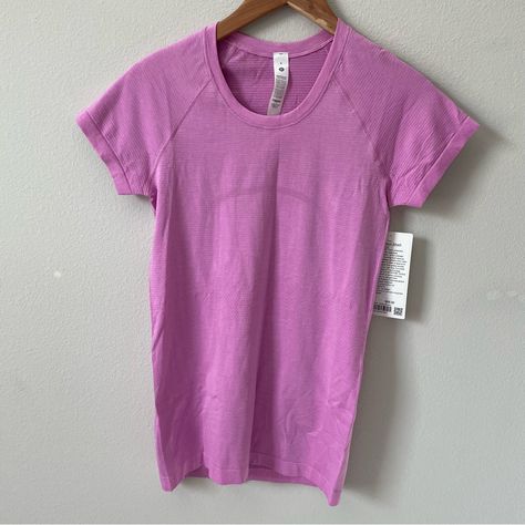 Nwt Lululemon Swiftly Tech Short-Sleeve Shirt 2.0 Dahlia Mauve / Dahlia Mauve Size 8 Whether You're Running Or Training, This Anti-Stink Short Sleeve Gives You The Lightweight, Breathable Coverage You Need. Silverescent Technology Silverescent Technology, Powered By X-Static, Inhibits The Growth Of Odour-Causing Bacteria On This Garment Anti-Stink Features Designed For: Run Ventilation: Engineered Mesh Is Placed In High-Sweat Areas Fit : Body Skimming, Hip Length Lululemon Swiftly Tech Shirt, Mauve Dahlia, Lulu Shirts, Lulu Swiftly Tech, Lulu Tops, Lululemon Stuff, Lululemon Fits, Lululemon Gifts, Lululemon Collection