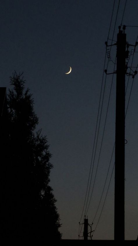 Light Grunge, Night Sky Moon, Moonlight Photography, Fire Tattoo, Sky Photography Nature, The Moon Is Beautiful, Aesthetic Space, Witchy Wallpaper, Look At The Moon