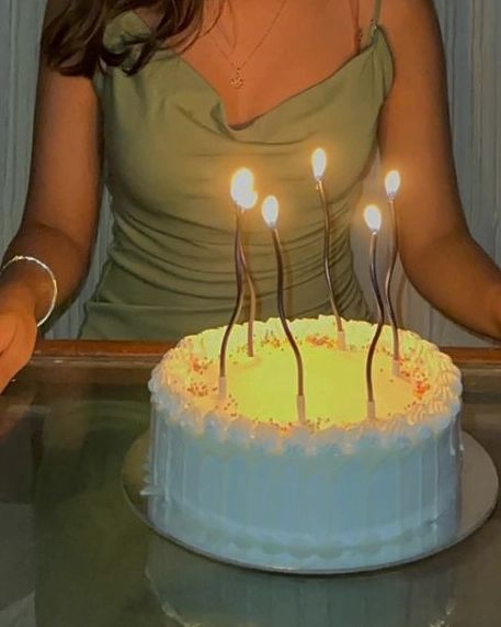 17teen seems sweet 🥨 Can't wait to be legal soon ☕🐾 📸 : @pradsss.here n @akkshit_18 Desi Birthday, Birthday Pose, Birthday Story, Happy Birthday Decor, 18th Bday, Eye Exercises, Cartoon Pictures, 19th Birthday, Instagram Ideas Post