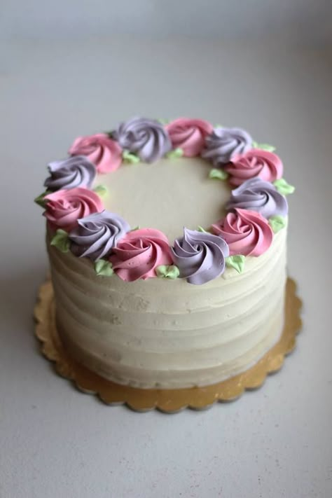 Happy Birthday Mother Birthday Cake Simple, Mom Birthday Cake Ideas Mothers Simple, Round Birthday Cake For Women, Mothers Day Cake Ideas Simple, Pink Mothers Day Cake, Simple Mother’s Day Cake Designs, Happy Mother’s Day Cake Designs, Cake Frosting Designs, Cake Decorating Basics