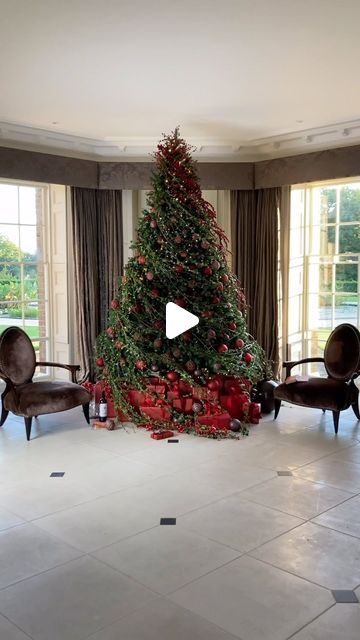 David Lawson Design on Instagram: "Nothing says Christmas like red. A classically decorated 10ft tree draped with swirling ivy to give it a sense of movement. We used real ivy cut from the garden for this look but could absolutely be recreated with high quantity faux stems. If you give it a go let me know! 
-
#christmastree #christmas #holidaydecor #christmasdecor" Faux Stems, Christmas Decora, Real Christmas Tree, Christmas Tree Inspiration, Red Tree, Red A, Christmas Design, Tree Decorations, Christmas Tree Decorations