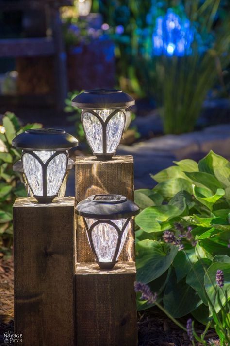 DiY Cedar Cube Landscape Lights for backyard lighting | TheNavagePatch.com Landscape Lights Diy, Solaire Diy, Yard Makeover, Solar Light Crafts, Jardim Diy, Lights Diy, Solar Landscape Lighting, Solar Landscape, Landscape Lights