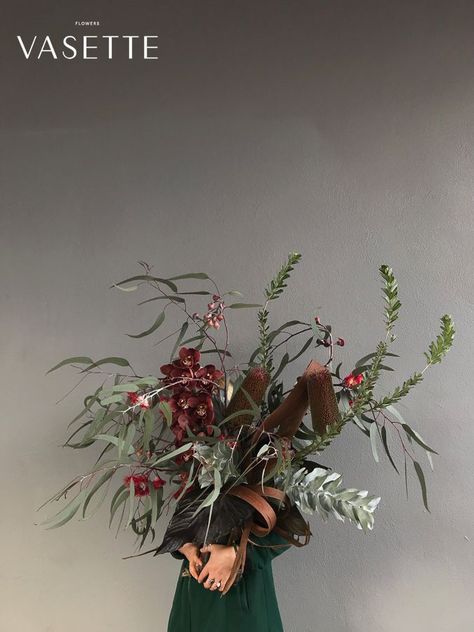 Cymbidium Orchid, Strange Flowers, Ikebana Arrangements, Winter Bouquet, Flower Installation, Fresh Flower Delivery, Winter Flowers, Flower Display, Orchid Flower