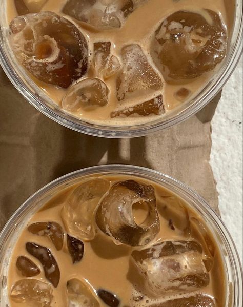 Coffee Board, Pretty Coffee, Coffee Shop Aesthetic, Coffee Obsession, Ice Coffee, Coffee Photography, Aesthetic Coffee, Coffee Love, Dairy Free Recipes