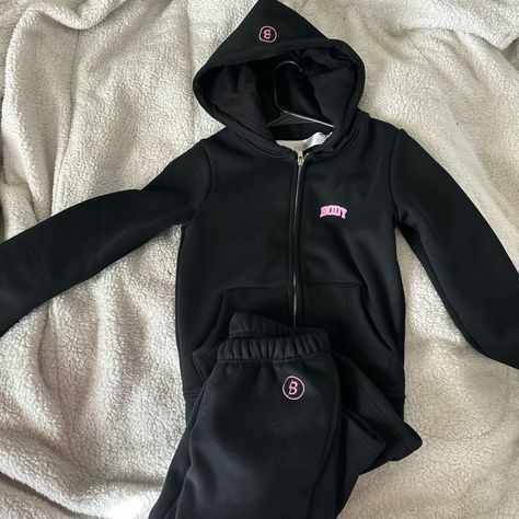 Brand New Body Sweatsuit With Tags Size Small Flared Bottoms Body By Raven Tracy Sweatsuit, Cute Clothes Black Women, Body Sweatsuit, Black Sweat Set, Tracksuit Design, Black Sweatsuit, Raven Tracy, Flared Bottoms, Honest Reaction