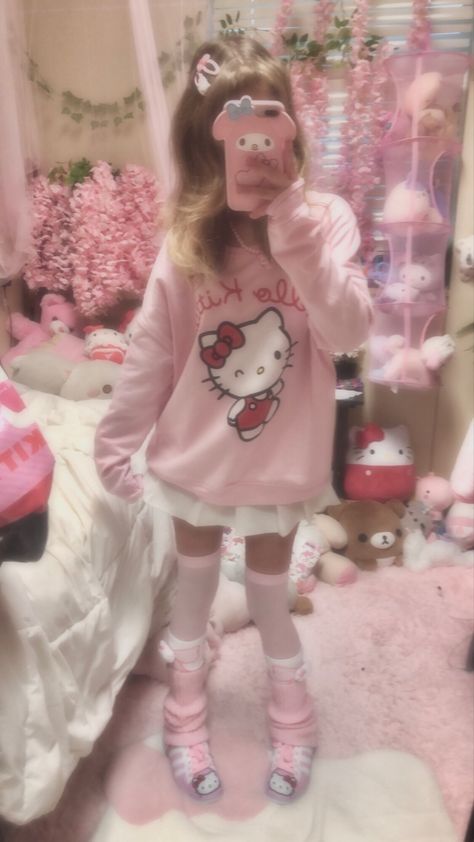 Kawaii Style Outfits, Kawaiicore Outfits, Sanrio Outfit Aesthetic, Softie Style, Sanriocore Outfits, Cutecore Fashion, Kawaiicore Outfit, Ugg Outfit Ideas, Fem Boy Outfits