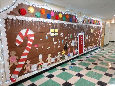 Gingerbread House Hallway Decorations School, Candy Christmas Door Decorations, Christmas Decor Ideas School Hallway, Gingerbread Hallway School, School Hallway Decorations Christmas, Gingerbread Hallway Decorations School, Gingerbread House Decorations Classroom, School Christmas Hallway Decorations, Gingerbread House Hallway Decorations