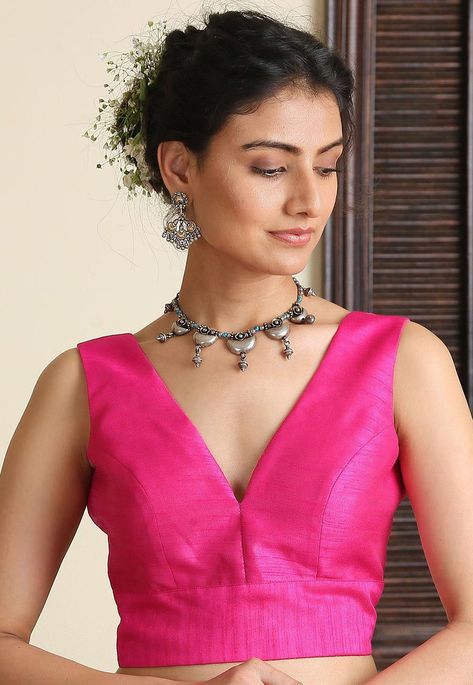 Solid Color Blouse Designs, Pink Sleeveless Blouse Saree, Pink Sleeveless Blouse Designs, Solid Blouse Designs, Sleevless Saree Blouse Designs Latest, V Neck Sleeveless Saree Blouse, Sleevless Saree Blouse Designs, V Neck Saree Blouse, Saree Farewell