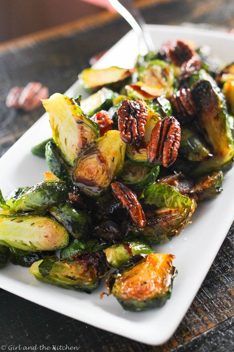 Brussel Sprout Recipe, Oven Roasted Brussels Sprouts, Sprout Recipe, Party Side Dishes, Crispy Brussel Sprouts, Brussel Sprout Recipes Roasted, Bacon Brussel Sprouts, Roasted Brussels Sprouts, Rosh Hashana