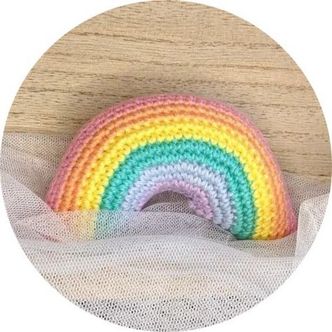 Crochet Rainbow Pattern Rainbow Amigurumi Free Pattern, Crochet Rainbow Pattern Free, Crochet Rainbow Pattern, Crochet Butterfly Patterns, Crochet Flip Flop Pattern, Rainbow Amigurumi, Cute Mini Crochet, Free Crochet Halloween, Crochet Ladybug