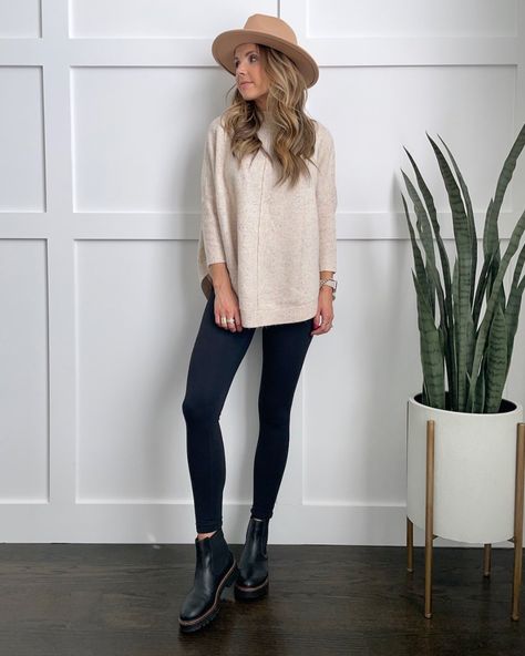 Chelsea Boot Outfits You Can Copy - Merrick's Art Boot Leggings Outfit, Black Chelsea Boots Outfit, Long Tops For Leggings, Chelsea Boot Outfit, Outfits Leggins, Chelsea Boots Outfit, Look Legging, Black Leggings Outfit, Boots And Leggings