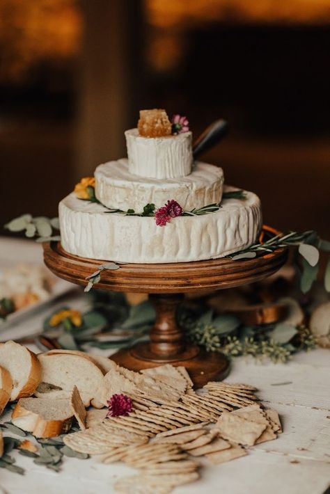 Brie Cake Wedding, Cheese Wedding Cake Ideas, Brie Cake Ideas, Brie Cake, Charcuterie Cake, Wedding Cake Buffet, Graze Boards, Wedding Cake Display Table, Mini Food Appetizers