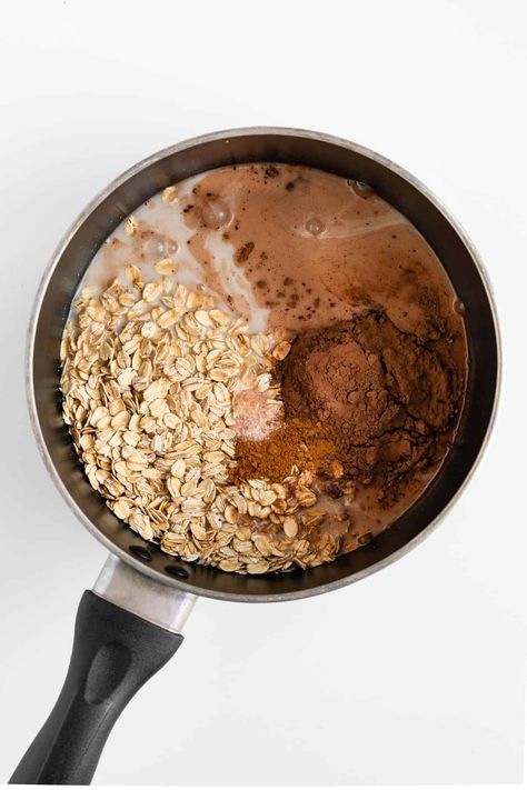 Easy Oatmeal Recipes, Chocolate Smoothie Bowl, Peanut Butter Overnight Oats, Oatmeal Bowl, Oat Recipes Healthy, Dessert For Breakfast, Healthy Bowls Recipes, Overnight Oats Recipe Healthy, Easy Breakfast Recipe