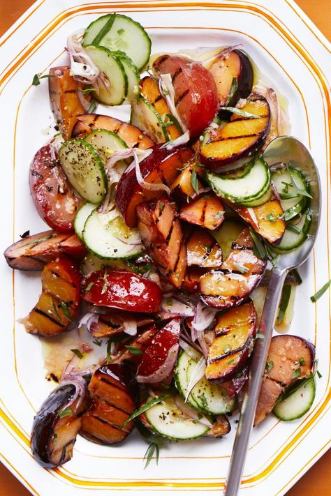 Grilled Plum Salad, Fruit Vinaigrette, Plum Salad, Farro Salad Recipes, Stone Fruit Salad, Fall Salads, Cookout Menu, Radicchio Salad, Cooking Stone