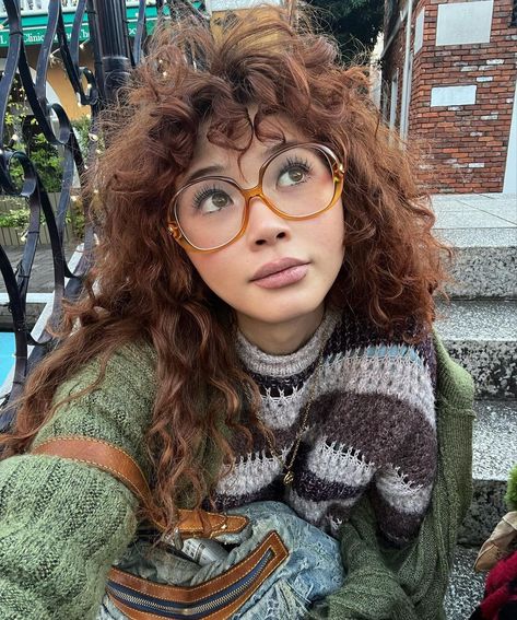 Funky Glasses Aesthetic, Glasses Inspo, Architecture Europe, Glasses Outfit, Glasses Inspiration, Big Glasses, Funky Glasses, Cute Glasses, Cinema Movies