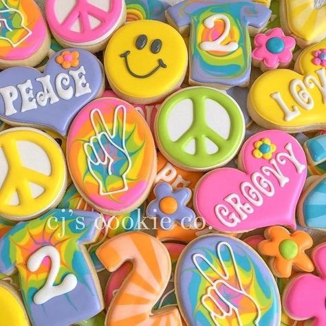 Camping Birthday Party Cake, Hippie Cookies, Woodstock Party, Tie Dye Birthday Party, Mundo Hippie, Lila Party, Hippie Birthday Party, 70s Party Theme, 70s Theme