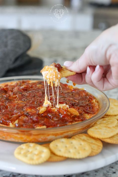 Pepper Jelly Cheese Dip is a warm appetizer served with butter crackers! This easy appetizer recipe uses simple ingredients that have the best flavor when combined. Pepper Jelly Cheese Dip, Pepper Jelly Recipes, Dip Recipes Appetizers, Butter Crackers, Appetizers Easy Finger Food, Best Appetizer Recipes, Quick And Easy Appetizers, Dip Recipes Easy, Pepper Jelly