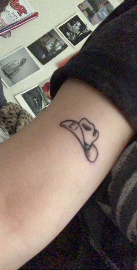 my dime size cowboy hat tattoo Akubra Hat Tattoo, Small Cowboy Hat Tattoo, Learning Tattoo, Hat Images, Cowboy Hat Tattoo, Hat Tattoo, Cowgirl Tattoos, Cowboy Tattoos, Cute Simple Tattoos