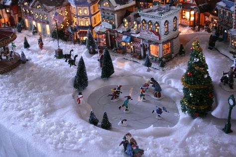 Miniature Christmas Village, Christmas Village Display Ideas, Village Display Ideas, Christmas Foyer, Flocked Garland, Christmas Towns, Christmas Tree Village, Christmas Village Sets, Lemax Christmas Village