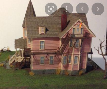 Sims 4 Pink Palace, Coraline Diorama, Coraline Pictures, Coraline House Layout, Coraline Crafts, Coraline House, Bloxburg Victorian House, Haunted Houses In America, Sims 4 Houses Layout