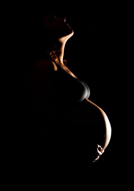 pregnancy by Ignacio Izquierdo - not-at-all the typical maternity pic ~ #shadow | #photographytalk Maternity Studio, Beautiful Pregnancy, Maternity Photoshoot Poses, Bump Photos, Maternity Inspiration, Maternity Photography Poses, Foto Baby, Maternity Poses, Maternity Portraits