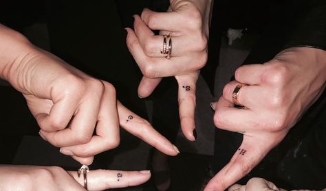 Kendall Jenner, Hailey Baldwin, and Bella Hadid have another thing in common, aside from their famous families and multi-million dollar modeling contracts: Tiny, hidden tattoos. The mini works of art have become increasingly popular in the last few y Pll Tattoo, Pretty Little Liars Tattoo, Best Celebrity Tattoos, Group Tattoos, Matching Bff Tattoos, Tattoo Spots, Small Finger Tattoos, Bff Tattoos, Friendship Tattoos