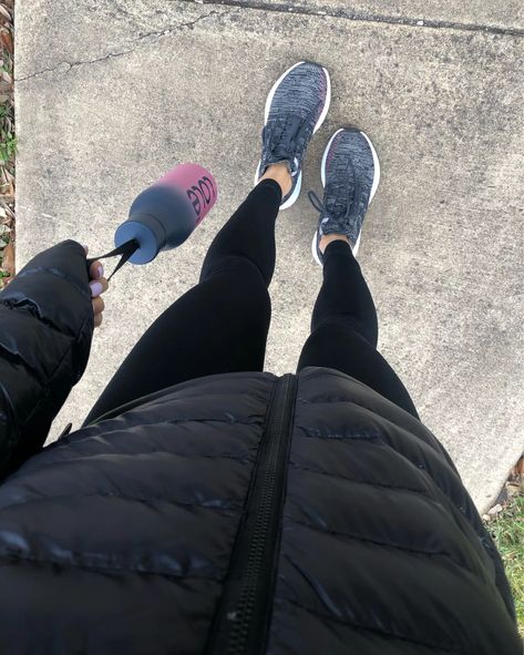 Walking Shoes Aesthetic, Walking Pics, Outfit For Walking, Walking Motivation, Walking Aesthetic, Walking Outfit, Walking Fitness, Girl Walk, Cute Outfits With Leggings