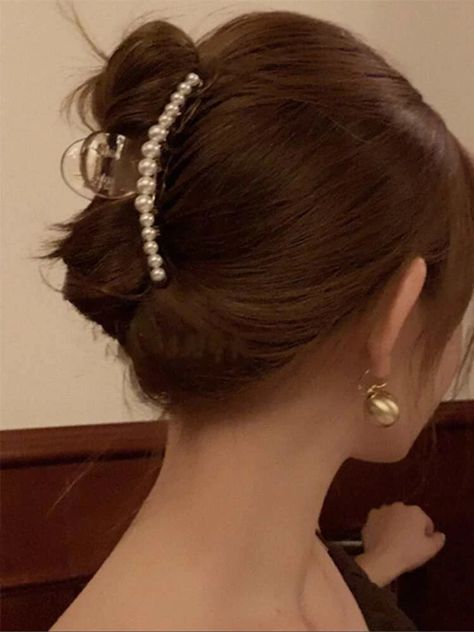 Jenny Humphrey, Nate Archibald, Clear Hair, Beaded Hair Clips, Chuck Bass, Clip Hairstyles, Blair Waldorf, Hair Beads, Pearl Hair