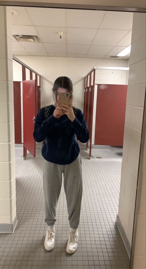 Nike Socks Over Sweatpants, Sweatpants And Air Force Ones Outfit, How To Style Grey Nike Sweatpants, Athletic Outfits Sweatpants, Crocs Sweatpants Outfit, Crewneck And Sweatpants Outfit, Socks Over Sweatpants Outfit, Nike Sweatpants Outfit School, Grey Sweatpants Outfit For School