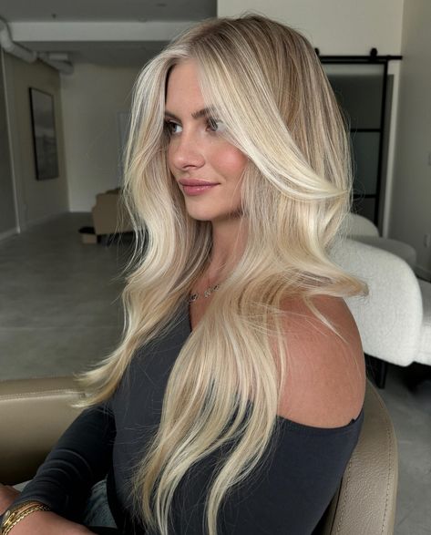 Signature Effortless Blonde - a staple technique that I am so passionate about!! Customized techniques consisting of tease lights, lowlights, root shadow, wet balayage + glossing - whole package 💌 #effortlesshair #blondeinspo #brightblonde #haireducation Red Root Smudge Blonde Hair, Bleach And Tone Hair Shadow Root, Blonde With A Shadow Root, Smudge Root Blonde, Blonde Root Smudge, Blonde With Shadow Roots, Blonde Shadow Root, Root Smudge Blonde, Effortless Blonde