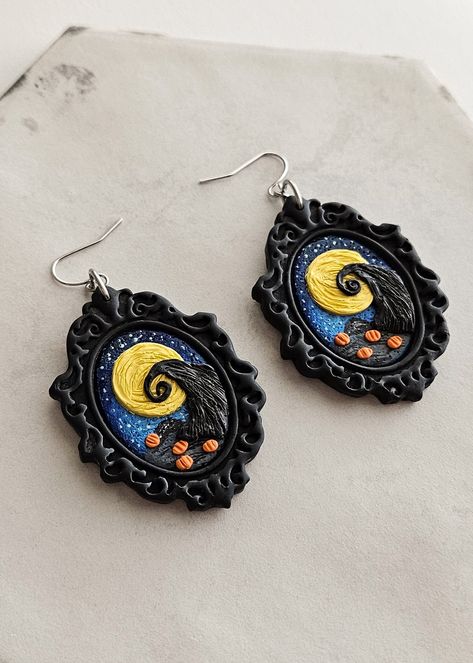 Nightmare Before Christmas Polymer Clay Earrings, Halloween Clay Jewelry, Polymer Clay Frame Ideas, Polymer Clay Halloween Earrings Diy, Polymer Clay Crafts Halloween, Gothic Clay Earrings, Polymer Clay Halloween Earrings, Gothic Polymer Clay, Black Vintage Frame