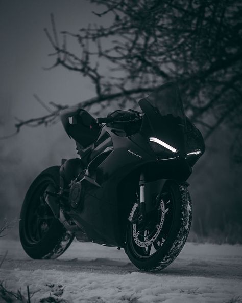 Sport Bikes Black, Black Sport Bike, Motos Kawasaki, Best Motorbike, Biker Photography, Motorcross Bike, Bike Aesthetic, Custom Sport Bikes, Motorcycle Black