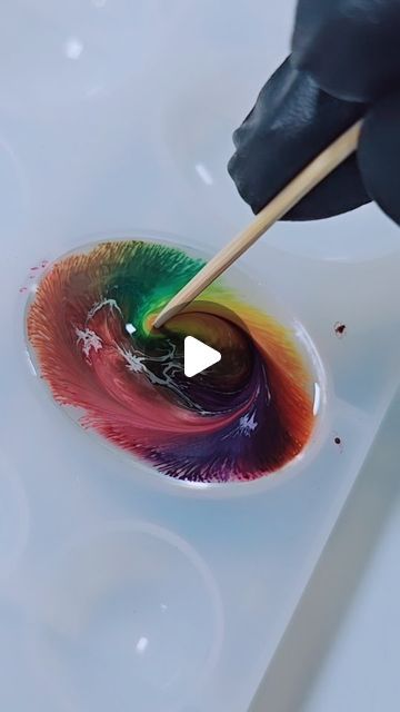 Resin Colour Combinations, Epoxy Decoration Ideas, Resin Crafts Jewellery, Resin Color Ideas, Epoxy Color Ideas, Resin With Alcohol Ink, Alcoholic Ink Art, Epoxy Resin Art For Beginners, Epoxy Art Ideas