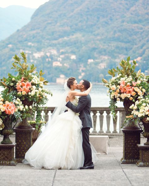 John Legend and Chrissy Teigen Kissing at Wedding Chrissy Teigen Wedding, Wedding Getaway Car, Celebrity Wedding Photos, Vera Wang Gowns, Celebrity Wedding Dresses, Lake Como Wedding, Lake Como Italy, Red Wedding Dresses, Engagement Celebration