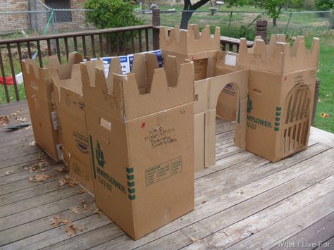 Happy Fort Friday everyone! Our last one in September. Where did this month go? Maybe you could spend your last weekend building a fort! Maybe you’re going to the farm and can make a fort out of hay You can get crafty with the toys you have around the house like this family from Russia!...Read More » Cardboard Box Fort, Cardboard Forts, Cardboard Castle, Kids Forts, Diy Playhouse, Cardboard Box Crafts, Recycling Ideas, Cardboard House, Moving Boxes