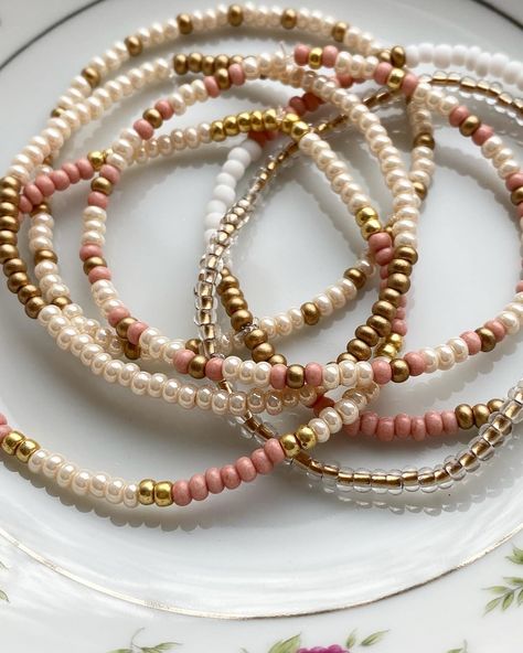 5-EA  3mm seed bead bracelets (mix of matte gold, rose, cream and white) Gold Seed Bead Bracelet, Bracelet Color Combos Beads, Seed Bead Bracelets Ideas Color Combos, Seed Bead Bracelets Ideas, Beaded Bracelets Aesthetic, Cute Beaded Bracelets, Pulseras Aesthetic, Seed Bead Bracelets Diy, Seed Bead Bracelets Tutorials