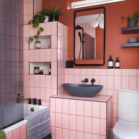 40 bathroom tile ideas to upgrade every surface of your space Makeover Kamar Mandi, Colourful Bathroom, Bathroom Color Schemes, Bathroom Tile Designs, Bathroom Color, Big Bathrooms, Bathroom Trends, Pink Bathroom, Bathroom Renos