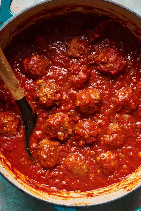 These classic meatballs in marinara sauce are a quick one-pot meal. Unlock zesty Italian flavors with lots of garlic, herbs and tangy tomatoes —perfect served over spaghetti or stuffing into meatball subs! Sauce For Meatball Subs, Meatballs Cooked In Sauce, Italian Meatball Sauce, Meatballs In Red Sauce, Meatball Marinara Sub, Marinara Meatballs, Meatballs In Marinara Sauce, Quick Marinara Sauce, Classic Meatballs